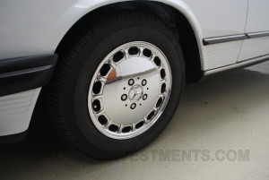 Mercedes 560SL wheel photo