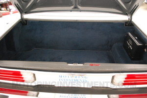 Mercedes 560SL trunk photo