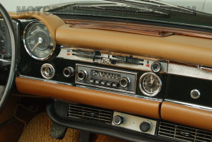 280SL-interior-dash-1