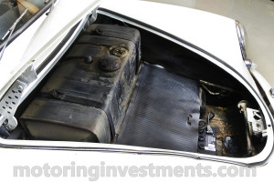 1961-Porsche-trunk-details-4